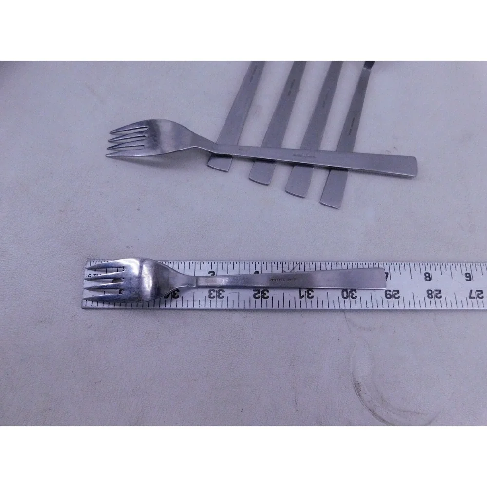 Oneida PADOVA Satin 18/0 Stainless Flatware 4 Dinner Fork 8